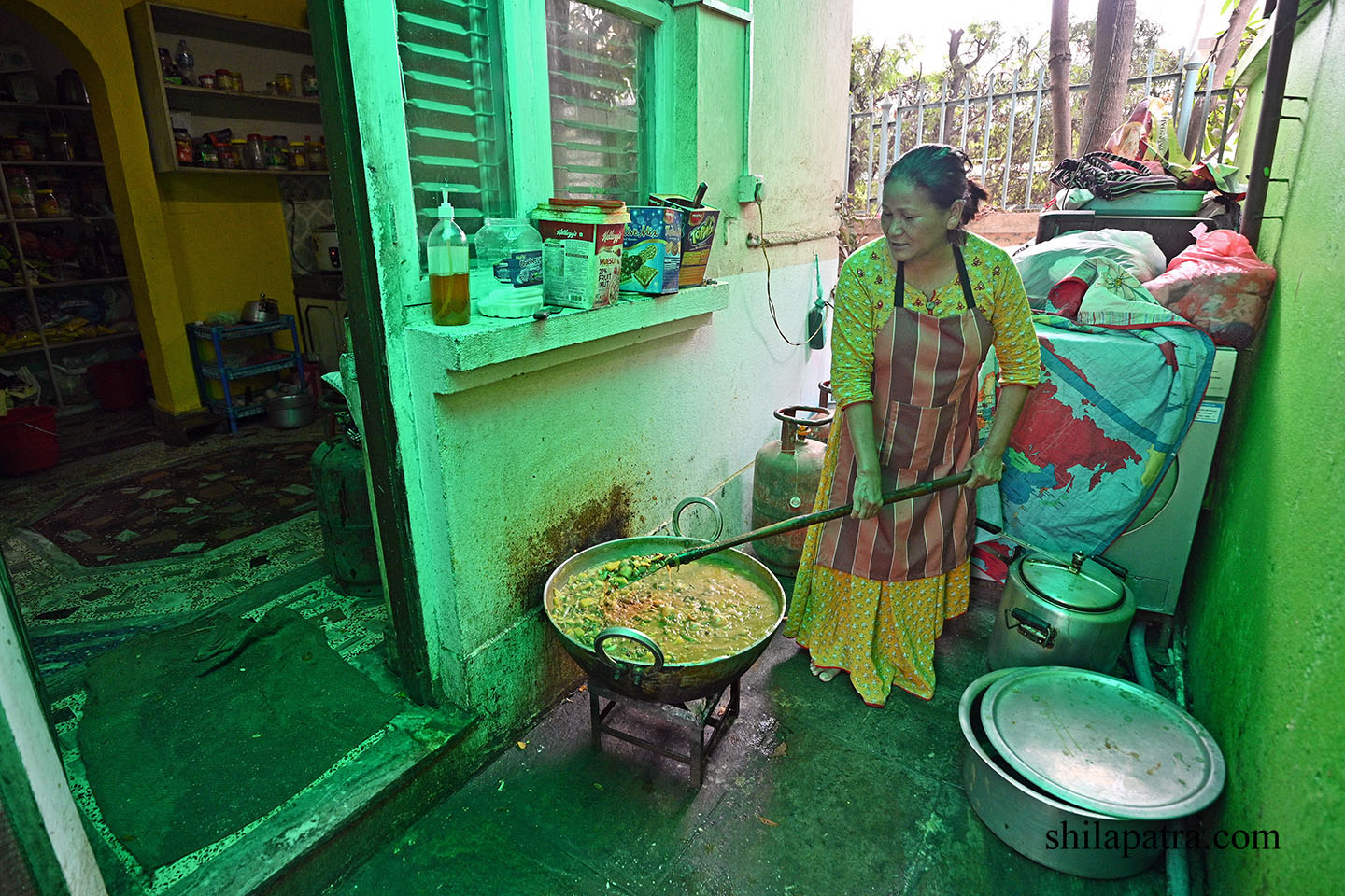 निषेधाज्ञामा पनि जारी छ 'आमाको खाना' (फोटोफिचर)